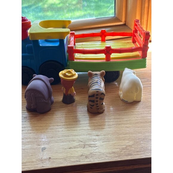 Fisher Price Little People Choo Choo Zoo Train Conductor Polar Bear Rhino Tiger - Picture 6 of 8